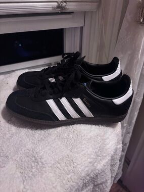 Adidas Samba-Women’s Size 7 (Worn once!)